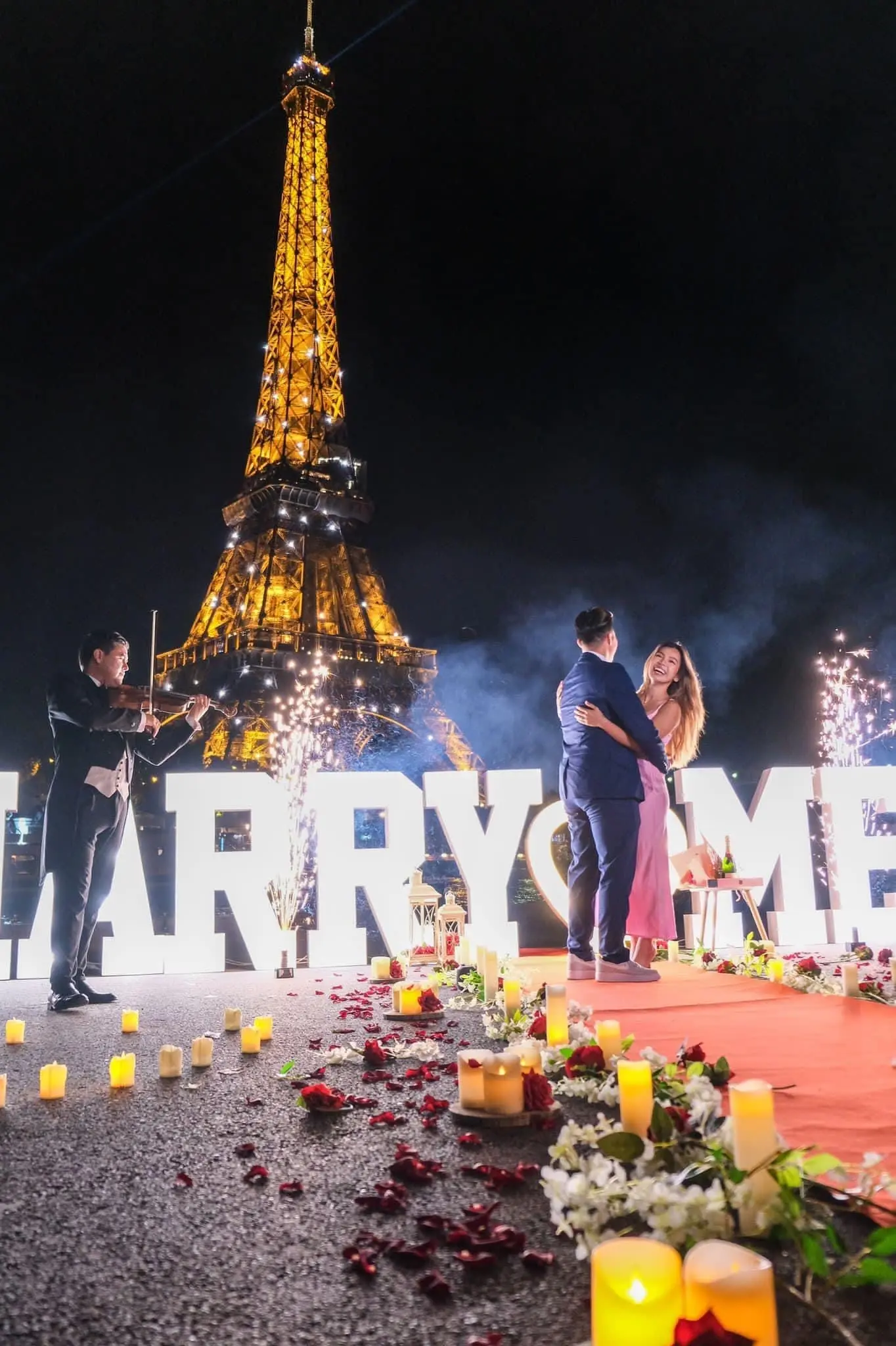 Couple with violinist candles flowers